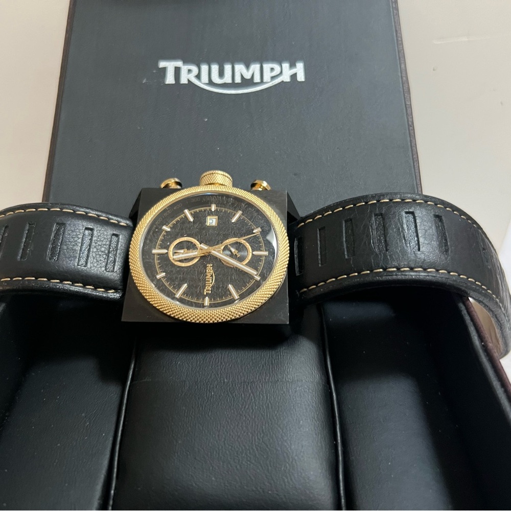 Triumph Motorcycles Men's 3024-05 Scrambler Collection Chronograph Watch - Picture 3 of 8